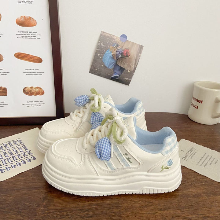 Damen Sportliche Sneakers mit verspielten Applikationen und dämpfender Sohle Echo Archiv