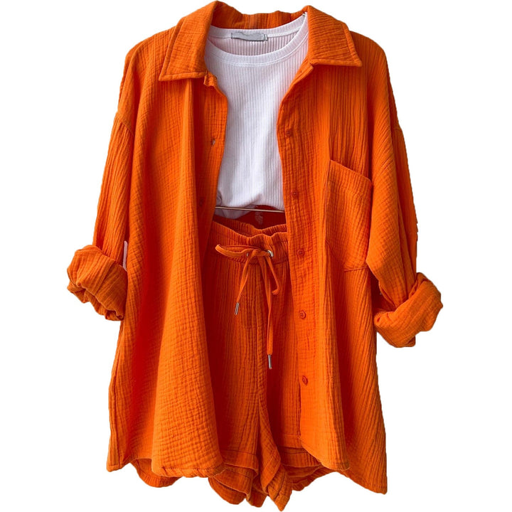 Damen lässiges Sommer-Set mit kurzärmliger Bluse und Shorts Echoarchiv