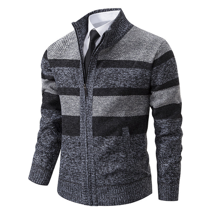 Herren modischer Strickjacke mit hohem Kragen und gestreiftem Design Echoarchiv