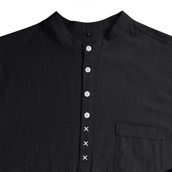 Herren Kurzarm-Henley-Shirt mit strukturiertem Kragen und eleganten Knopfdetails Echoarchiv