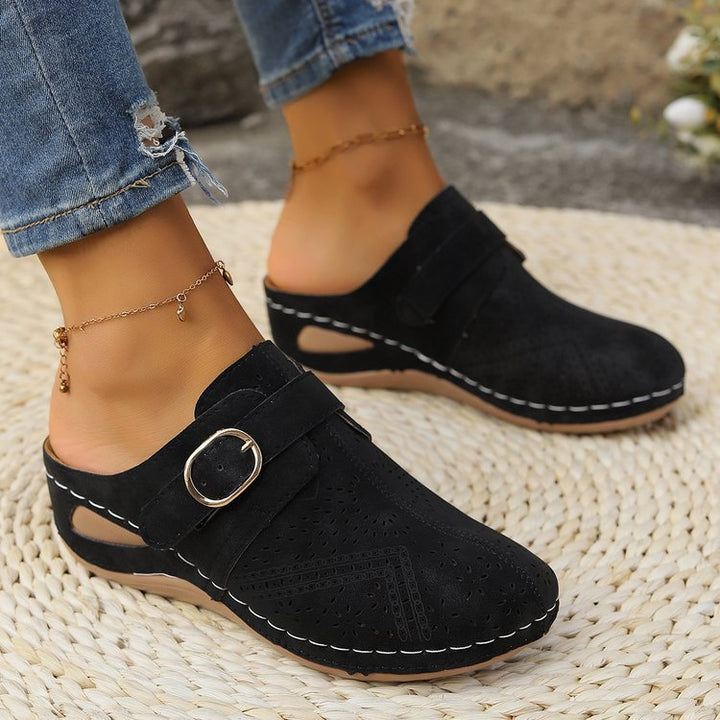 Damen Atmungsaktive Lederimitat-Mules mit ergonomischem Komfortfußbett und Zierschnitt – Avérine