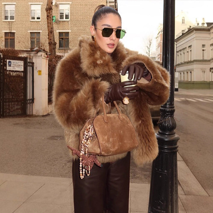 Damen Kurzjacke im Teddy‑Style mit voluminösem Schalkragen und soften Faux‑Fur‑Textur Echoarchiv