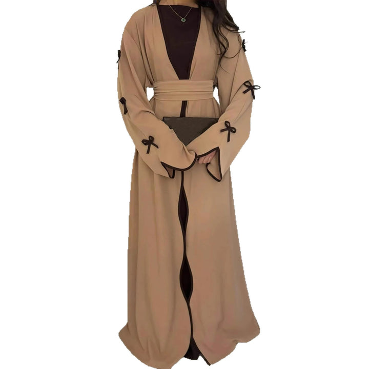 Damen nan elegante Abaya-Kaftan mit weitem Trompetenärmel, kontrastierender Passe und Wickelgürtel Echo Archiv