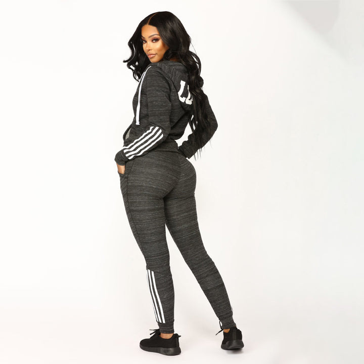 Damen sportliches Zip-Hoodie und Slim-Jogger-Set aus French-Terry mit kontrastierenden Streifen – Avérine