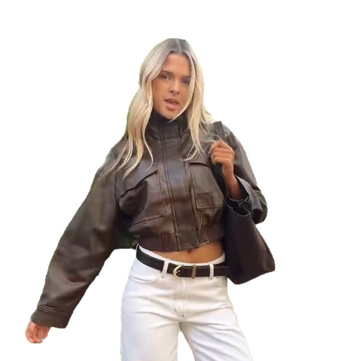 Damen Kurze Utility-Bomberjacke aus veganem Lederimitat mit hohem Stehkragen Echoarchiv