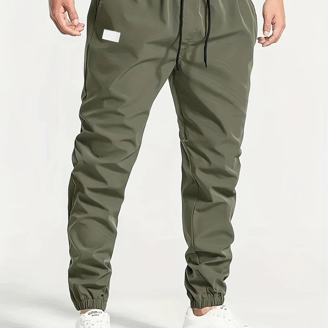 Herren Slim‑Tapered Tech‑Joggerhose mit Tunnelzugbund, elastischen Knöchelbündchen und funktionalen Seitentaschen Echo Archiv
