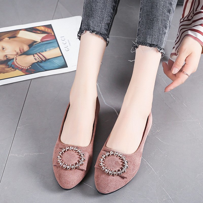 Damen nan elegante Veloursoptik-Ballerinas mit dekorativer Schmuckbrosche und kleinem Blockabsatz Echo Archiv