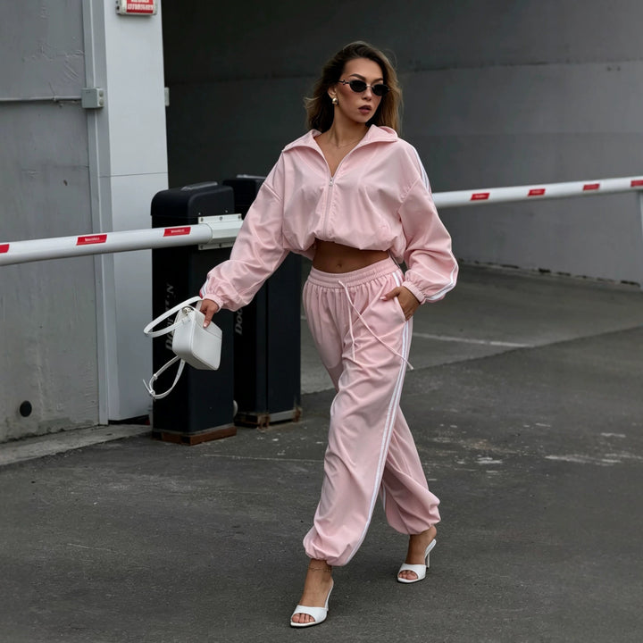 Damen Oversized kurz geschnittene Trainingsjacke und taillenhohe Jogginghose Set mit Seitenstreifen – Avérine