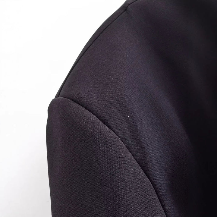 Damen Kurzer Blazer mit angenähter Schluppen‑Krawatte und Pattentaschen Echoarchiv