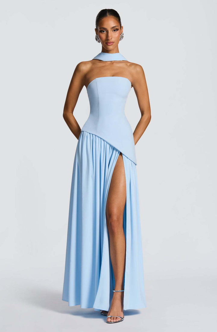 Damen Glamouröses Abendkleid mit schulterfreiem Design und exquisite Drapierung Echo Archiv