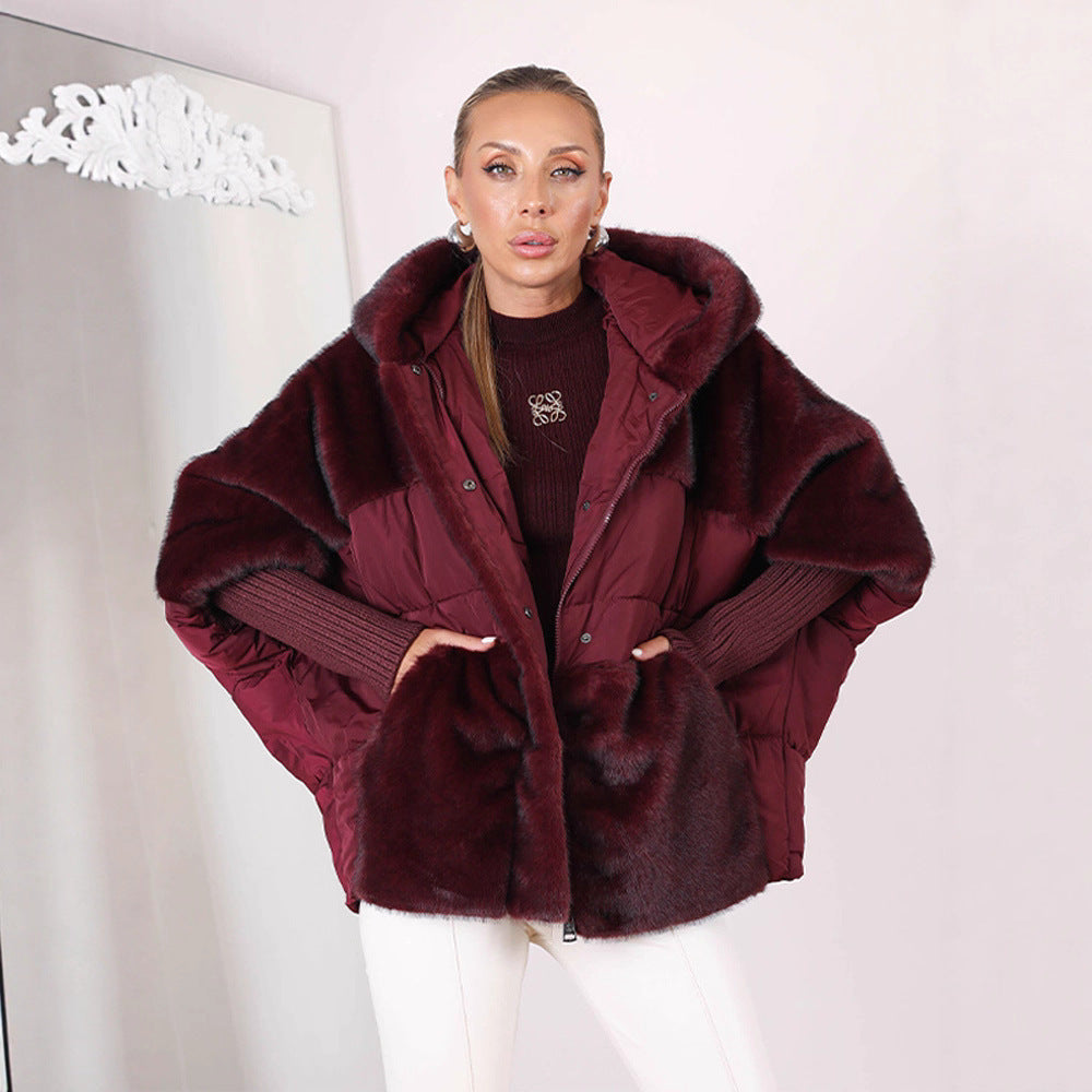 Damen Kurz geschnittene gesteppte Kapuzenjacke mit voluminösem Webpelzbesatz und Oversize‑Silhouette Echo Archiv
