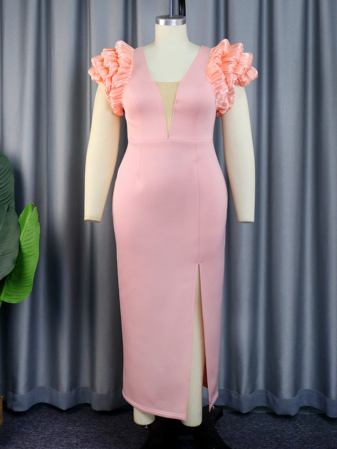 Damen Elegantes Maxikleid mit voluminösen Rüschenschultern und sexy Schlitz Echo Archiv