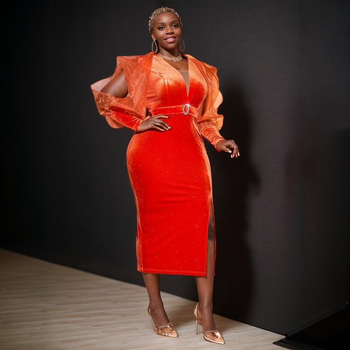 Damen Abendkleid mit extravagantem Transparenz-Design und funkelnden Applikationen Echo Archiv