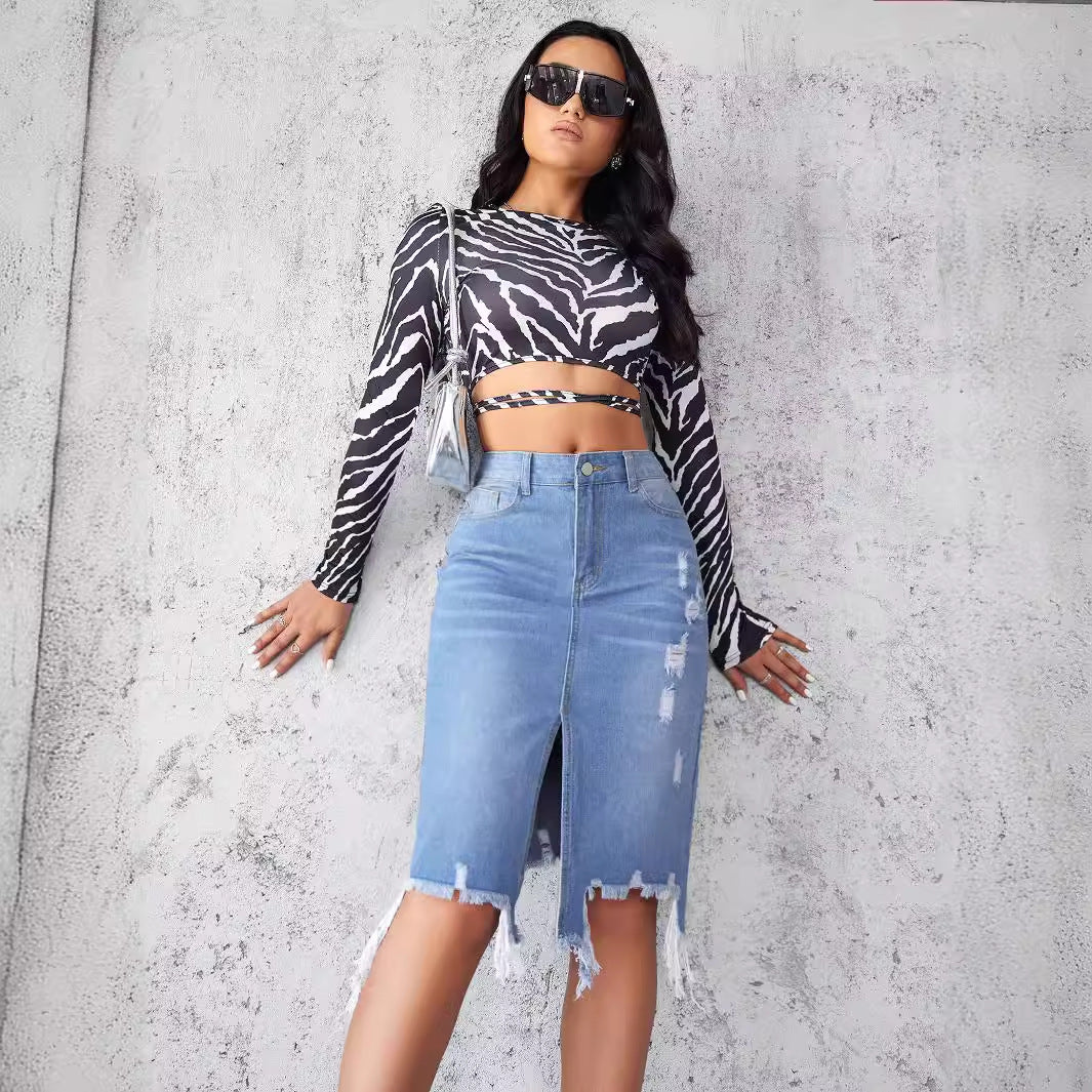 Damen nan taillierter Destroyed-Denim-Midirock mit Fransenbesatz, Frontschlitz und Gürtelschlaufen Echo Archiv
