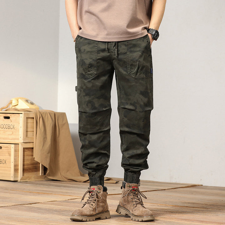 Herren Cargohose im lässigen Camouflage-Design mit elastischem Bund und mehreren Taschen Echoarchiv
