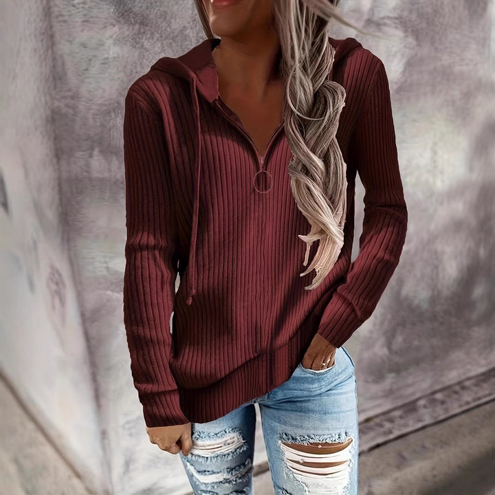 Damen Lässiger Rippstrick-Hoodie mit halbhohem Reißverschluss und Ringzipper – Auréline