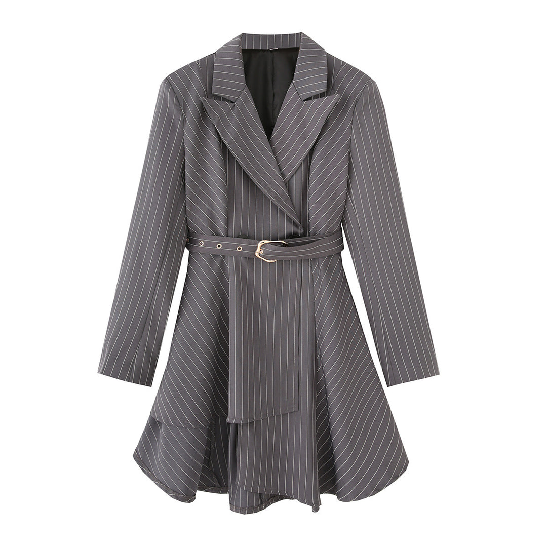 Damen nan tailliertes Blazerkleid mit Nadelstreifen, Bindegürtel und asymmetrischem Saum Echo Archiv