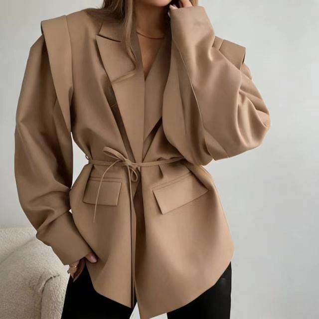 Damen nan taillierter Blumenblazer mit Bindegürtel und Reverskragen Echo Archiv