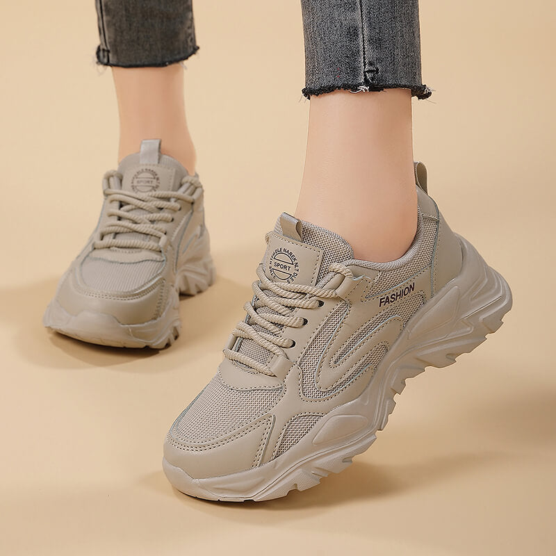 Damen nan voluminöser Plateau-Lifestyle-Sneaker mit Mesh- und Kunstledermix, gepolsterter Ferse und profiliertem Dämpfungssockel Echo Archiv
