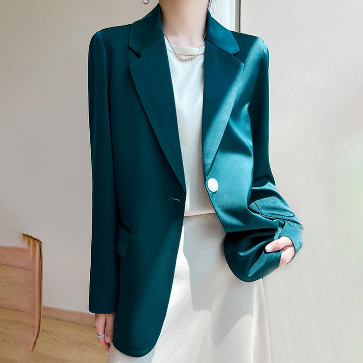Damen Leichttaillierter Longblazer mit Knopfverschluss und Flap‑Taschen Echoarchiv