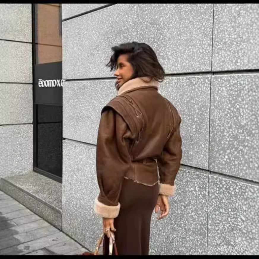 Damen nan taillierte Kunstlederjacke mit Sherpa-Futter, Wickelgürtel und seitlichen Schnürdetails Echo Archiv