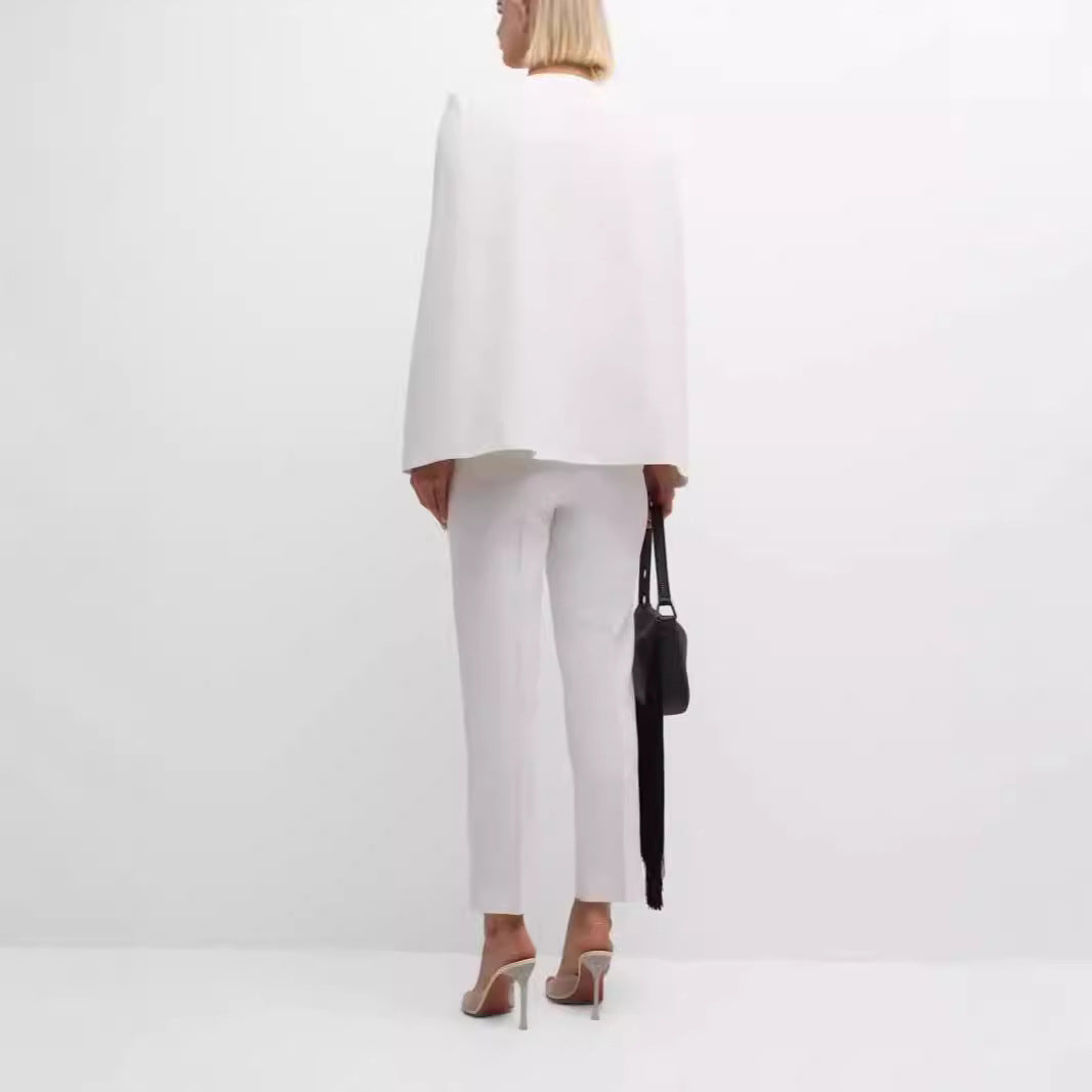 Damen Elegantes Cape‑Blazer‑Set mit offenem Ärmelschlitz und schmaler Anzughose Echoarchiv