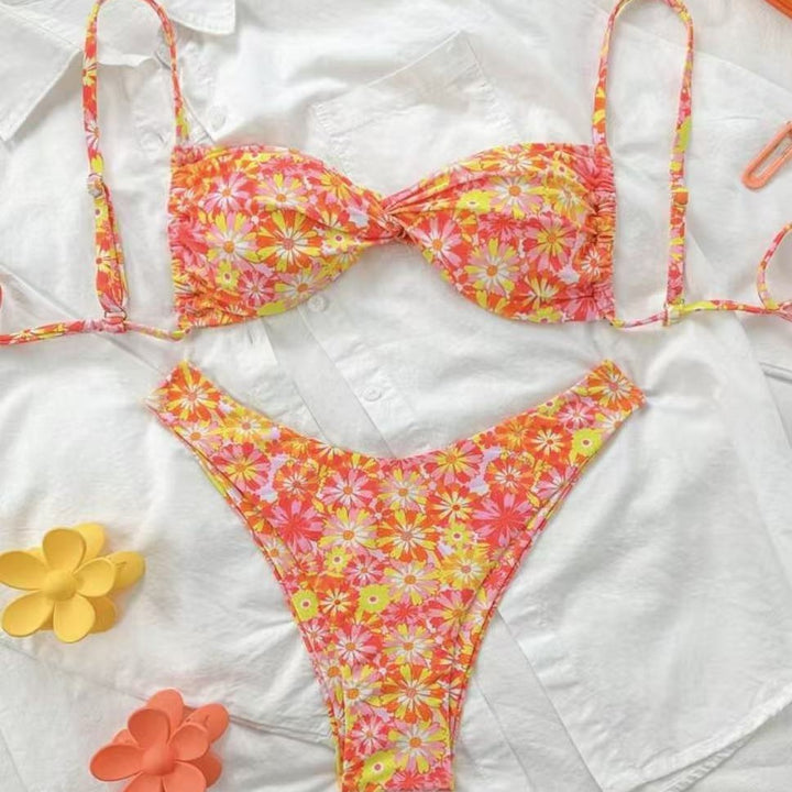 Damen Triangel-Bikini mit floralem Design und verspielten Rüschendetails Echo Archiv