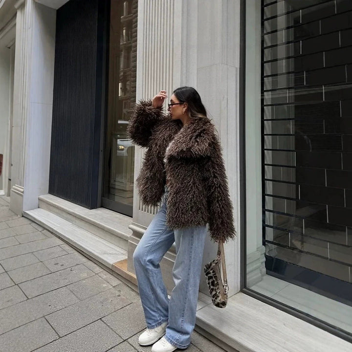 Damen Kurzjacke aus langflorigem Kunstpelz mit extra breitem Schalkragen Echo Archiv