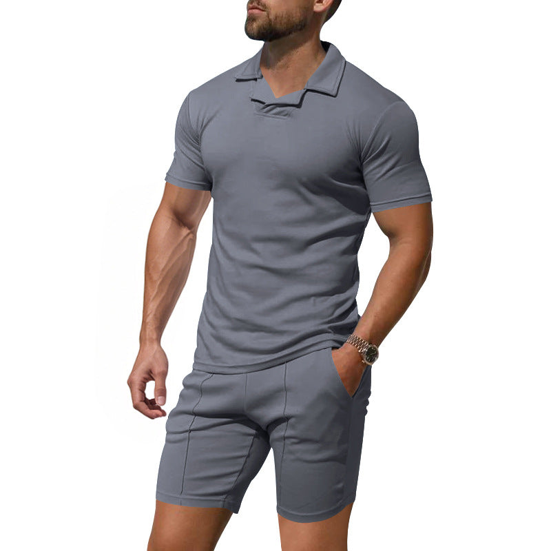 Herren Freizeit-Set mit Polohemd und sportlichen Shorts Echoarchiv