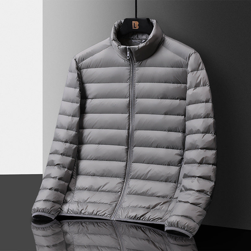 Herren Ultraleichte gesteppte Daunenimitat‑Steppjacke mit Stehkragen und Packfunktion Echo Archiv