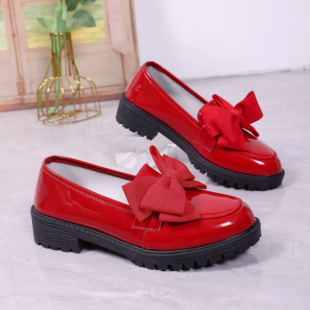 Damen Plateau-Loafer aus Lackimitat mit profilierter Gummisohle und Zierschleife – Lioré