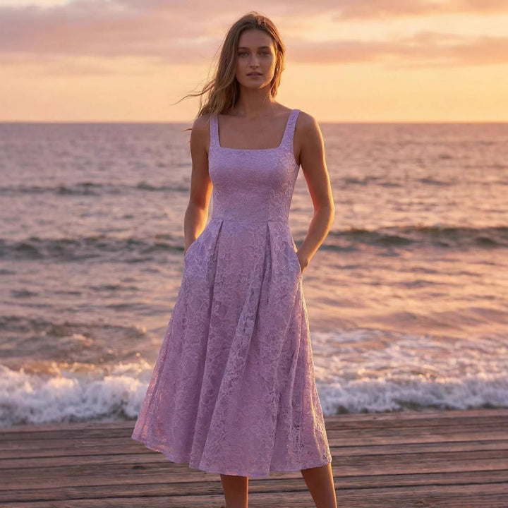 Damen Spitzen-Maxikleid im A-Linien-Stil mit tiefem Ausschnitt und taillierter Silhouette Echo Archiv