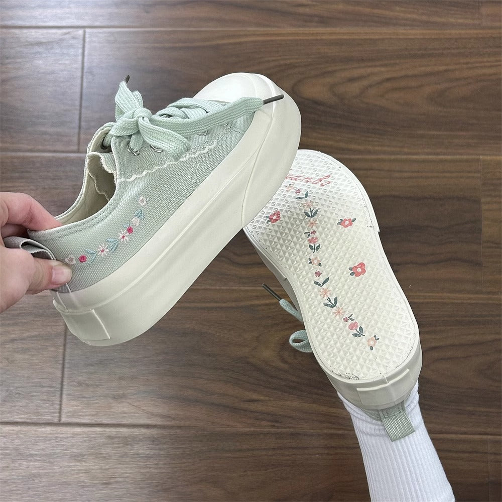 Damen Trendige Freizeitsneaker mit verspielten Rüschen-Details und dämpfender Sohle Echo Archiv