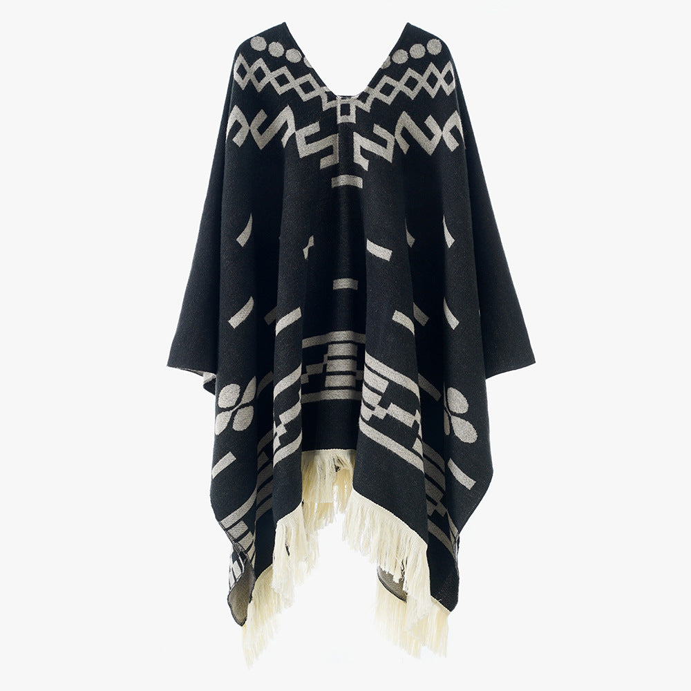 Damen Oversize Poncho im Boho‑Stil mit V‑Ausschnitt, Jacquard‑Muster und langen Fransen – Avérine