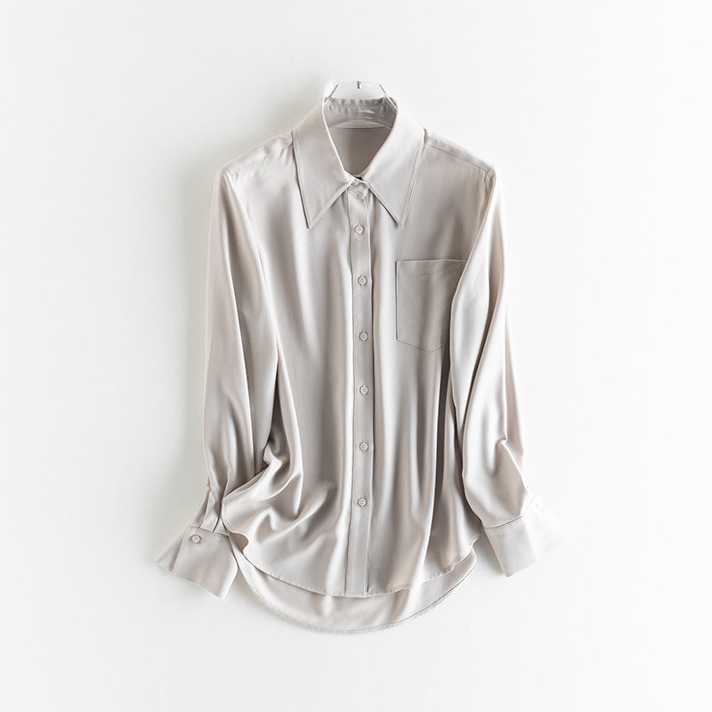 Damen seidenähnliche Oversize-Bluse mit spitzem Hemdkragen und Brusttasche Echo Archiv