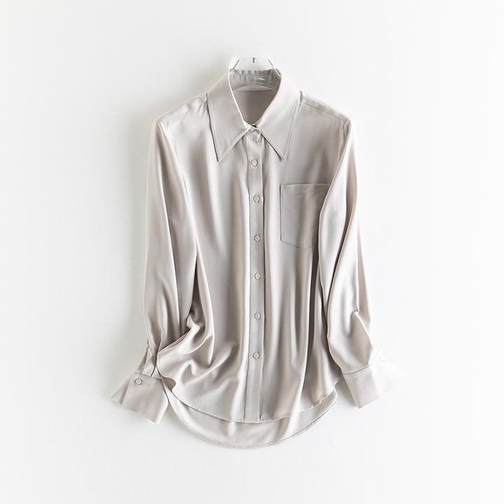 Damen seidenähnliche Oversize-Bluse mit spitzem Hemdkragen und Brusttasche Echo Archiv