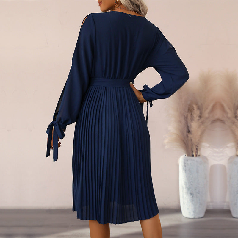 Damen Plissiertes Chiffon‑Look Midikleid mit V‑Ausschnitt und Spitzeneinsatz sowie Bindegürtel Echoarchiv