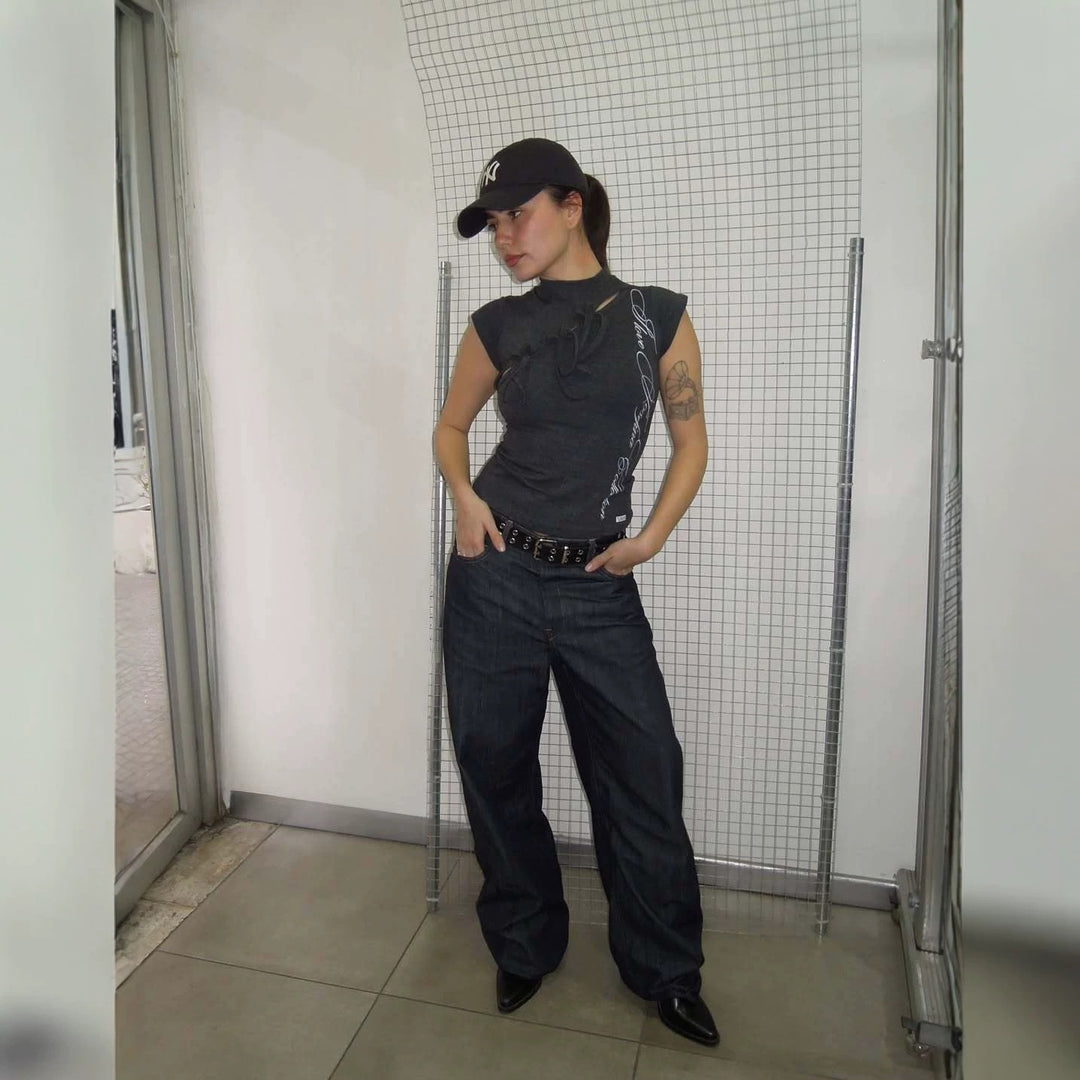 Damen Modisches T-Shirt mit asymmetrischem Schnitt und kreativem Druck Echo Archiv