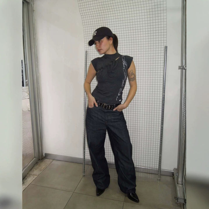 Damen Modisches T-Shirt mit asymmetrischem Schnitt und kreativem Druck Echo Archiv