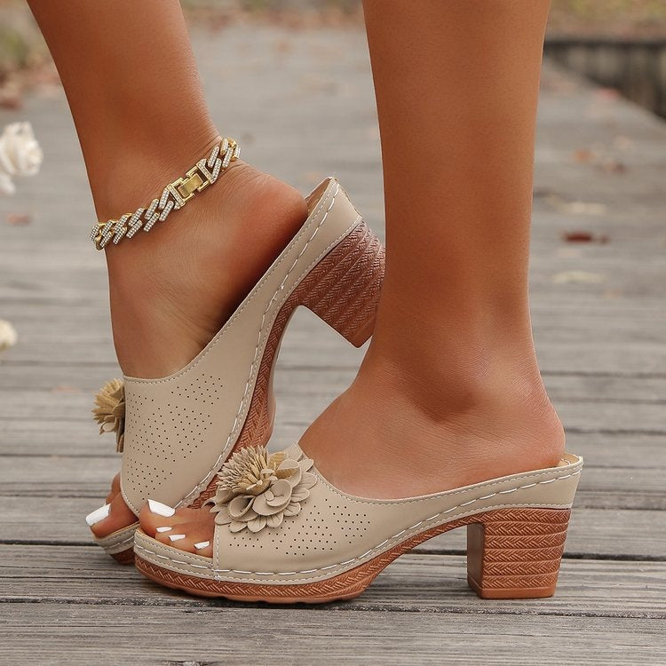 Damen Lederoptik-Peeptoe Mules mit Blütenapplikation und mittlerem Blockabsatz Echo Archiv