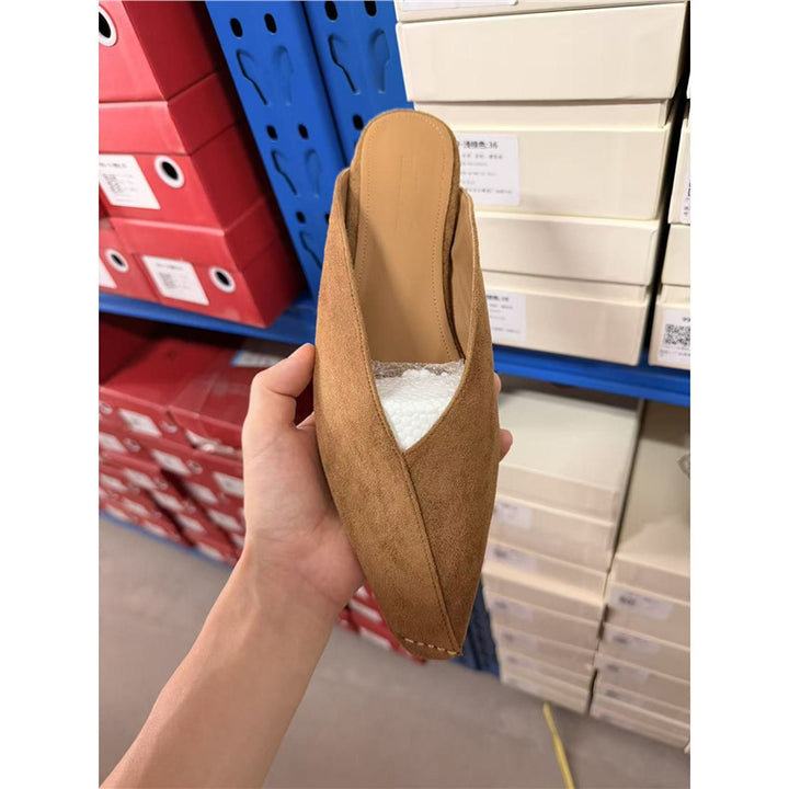 Damen Spitz zulaufende Wildleder‑Mules mit V‑Ausschnitt und flacher Komfortsohle – Avérine