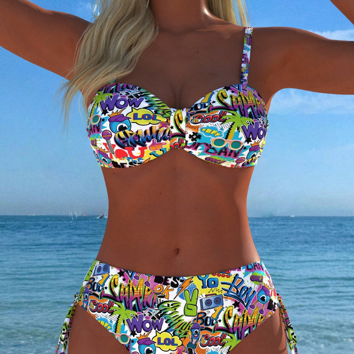 Damen Bandeau-Bikini mit hoch taillierten Höschen und lebhaftem Paisleymuster Echo Archiv