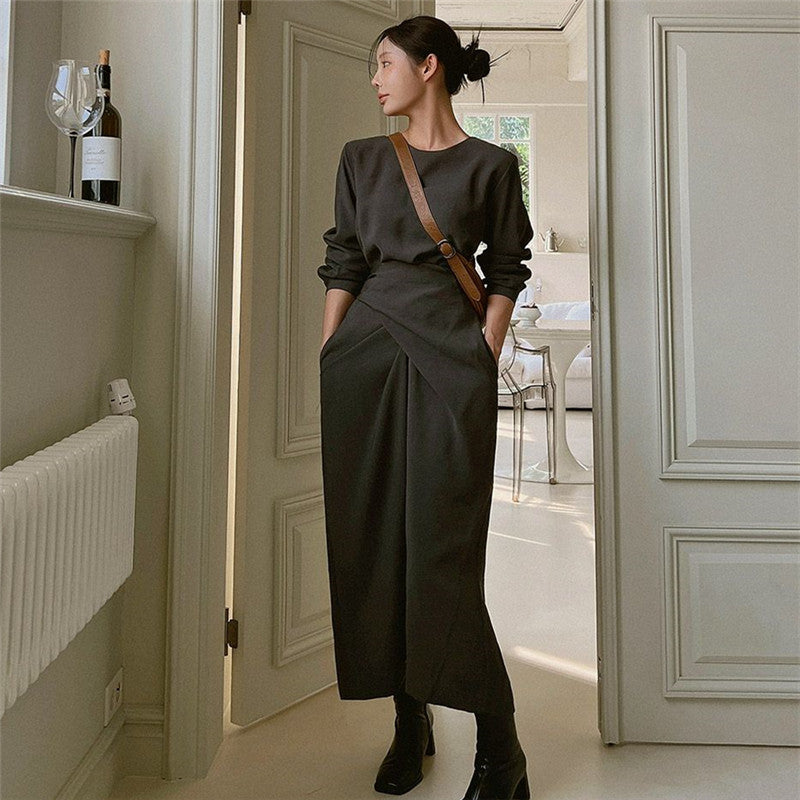 Damen Modernes Longkleid mit überlappender Taillenpasse, verdeckten Eingrifftaschen und kastiger Silhouette – Valéora