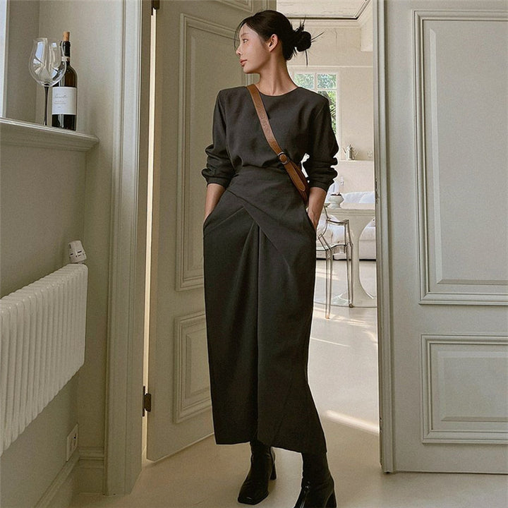 Damen Modernes Longkleid mit überlappender Taillenpasse, verdeckten Eingrifftaschen und kastiger Silhouette – Valéora