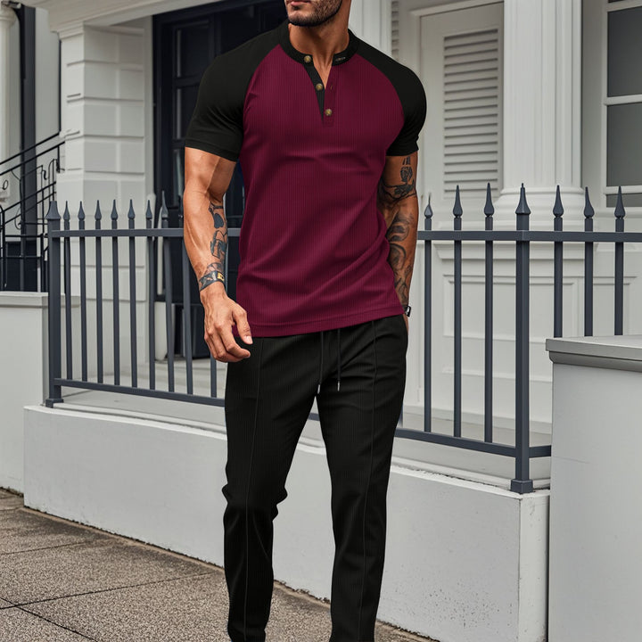 Herren sportliches Shirt mit knöpfen und eleganten Sporthose Echoarchiv