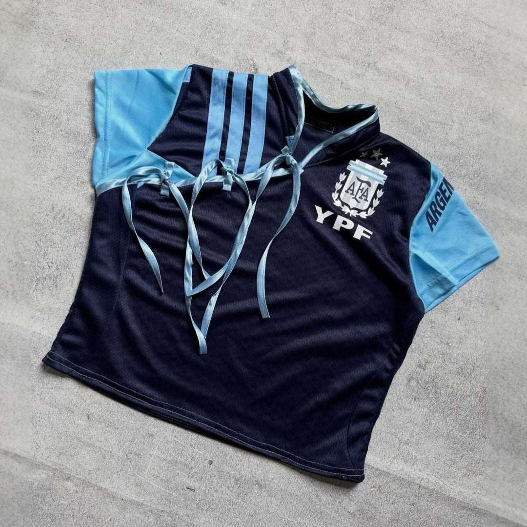 Damen Sport-Trikot mit figurbetontem Schnitt und innovativen Krawatten Echo Archiv