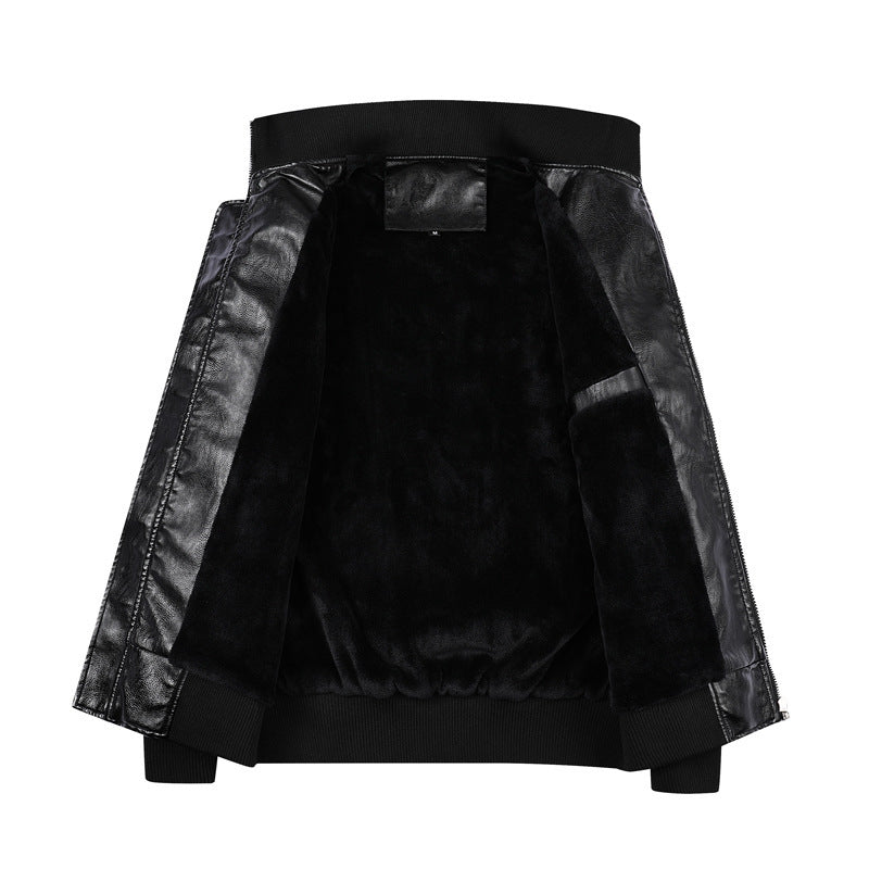 Herren Kunstleder-Bomberjacke im Vintage‑Fliegerstil mit geripptem Stehkragen und dekorativen Aufnähern – Brevano