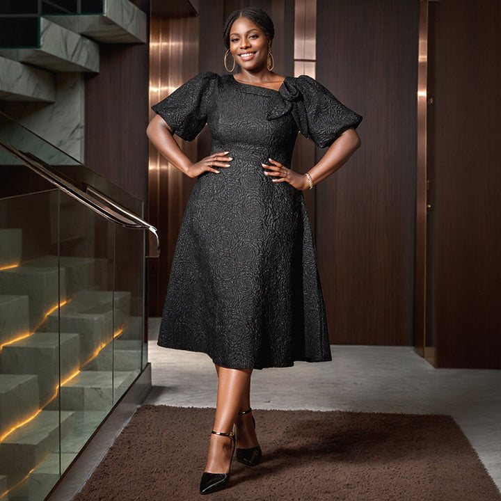 Damen Kleid mit elegantem Blumendruck und dekorativer Schleifenverzierung Echo Archiv