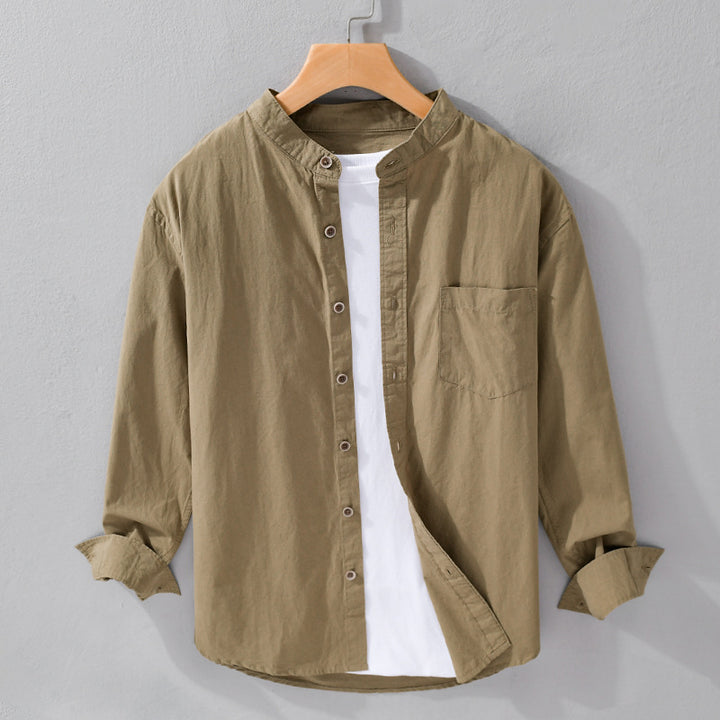 Herren Hemdjacke im Mandarinstil aus Baumwoll-Twill, Relaxed-Fit, mit aufgesetzter Brusttasche und Holzknöpfen Echoarchiv