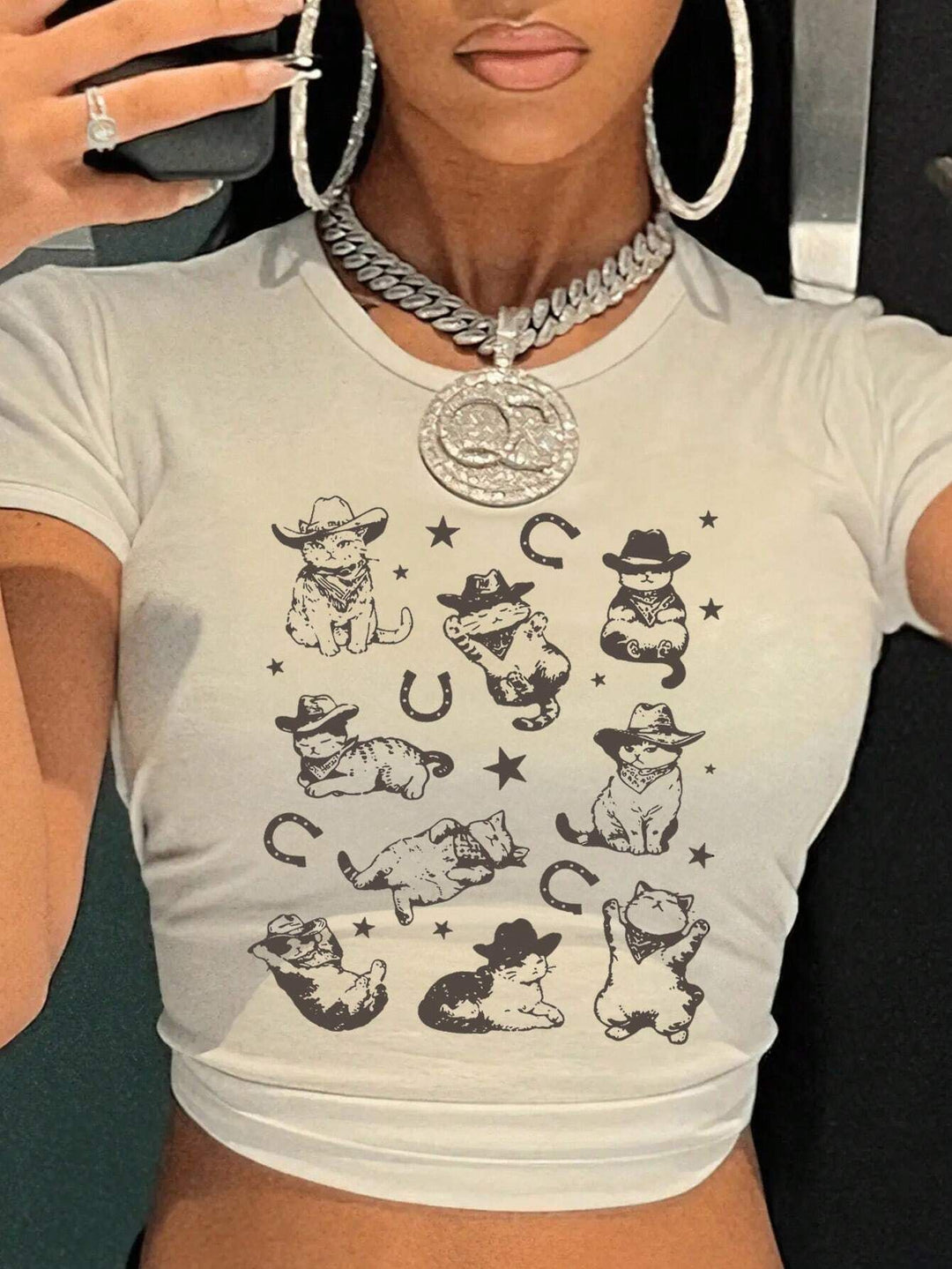Damen T-Shirt mit verspieltem Katzenmotiv und zarten Flügeln Echo Archiv